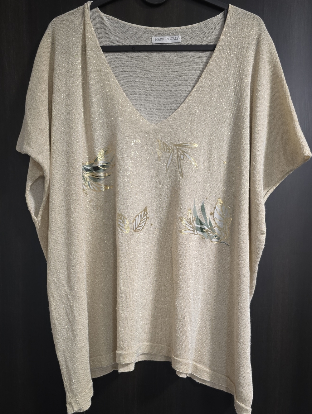 Made In Italy Gold Metallic V-Neck Women's Top with Leaf Accent